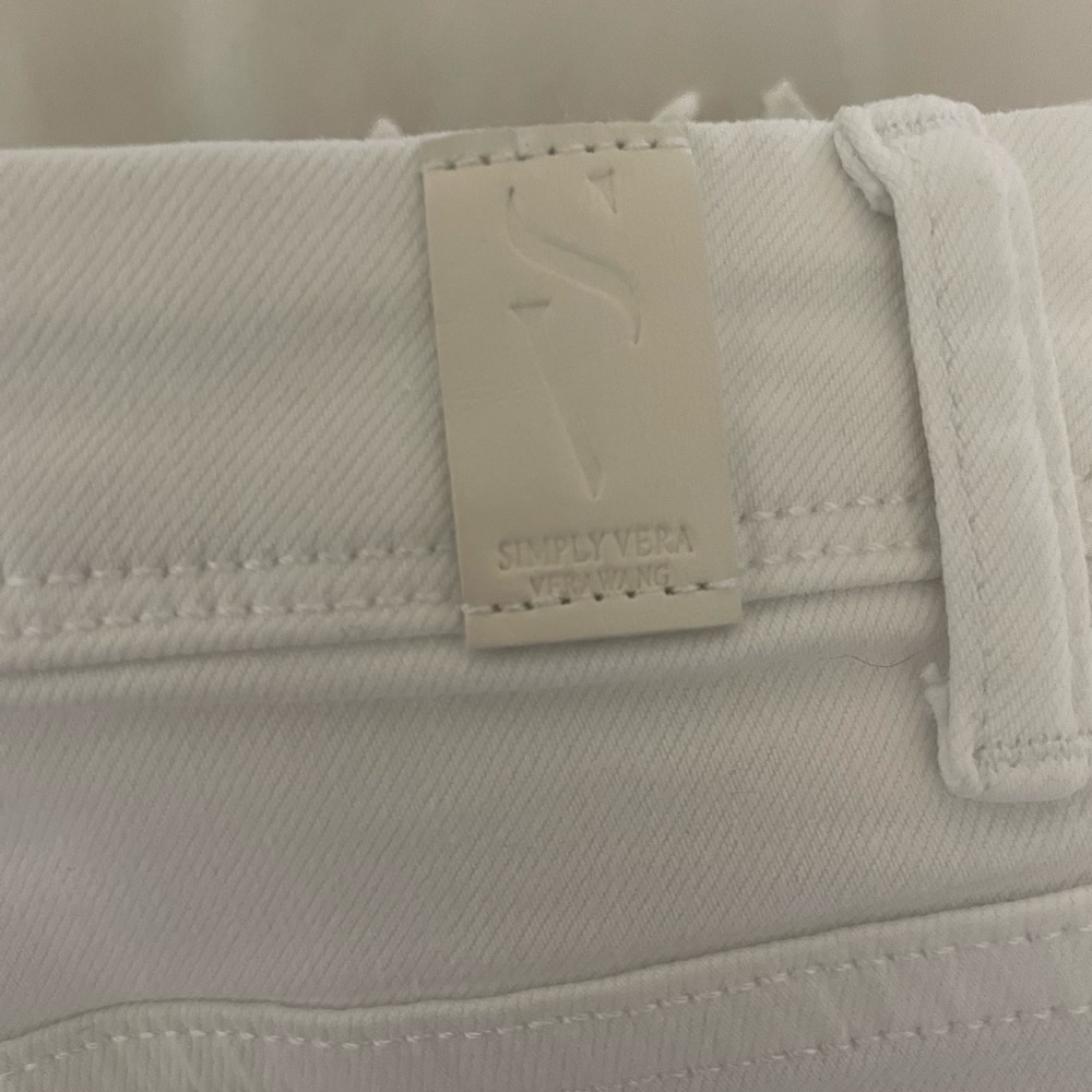 Vera wang white capri with crochet detail - Picture 4 of 5